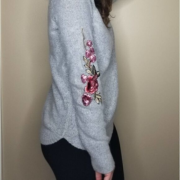 Cloud Chaser Embroidered Floral Sleeve Pullover Sweater Large - Picture 4 of 10